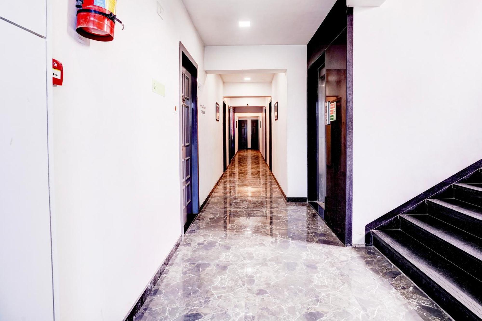 Townhouse Oak Kopar Khairane Navi Mumbai Formerly Ivy Hotel エクステリア 写真