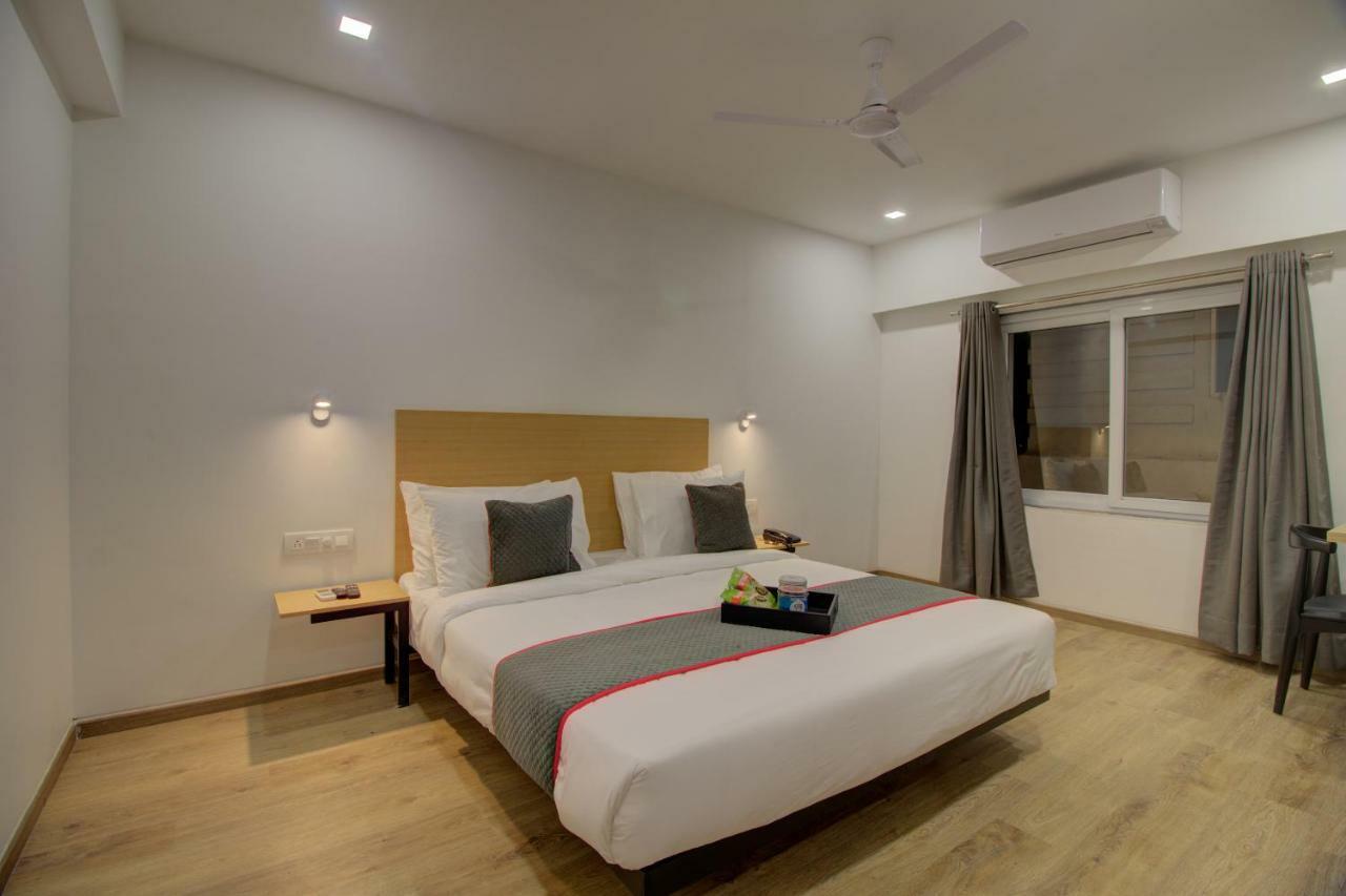 Townhouse Oak Kopar Khairane Navi Mumbai Formerly Ivy Hotel エクステリア 写真