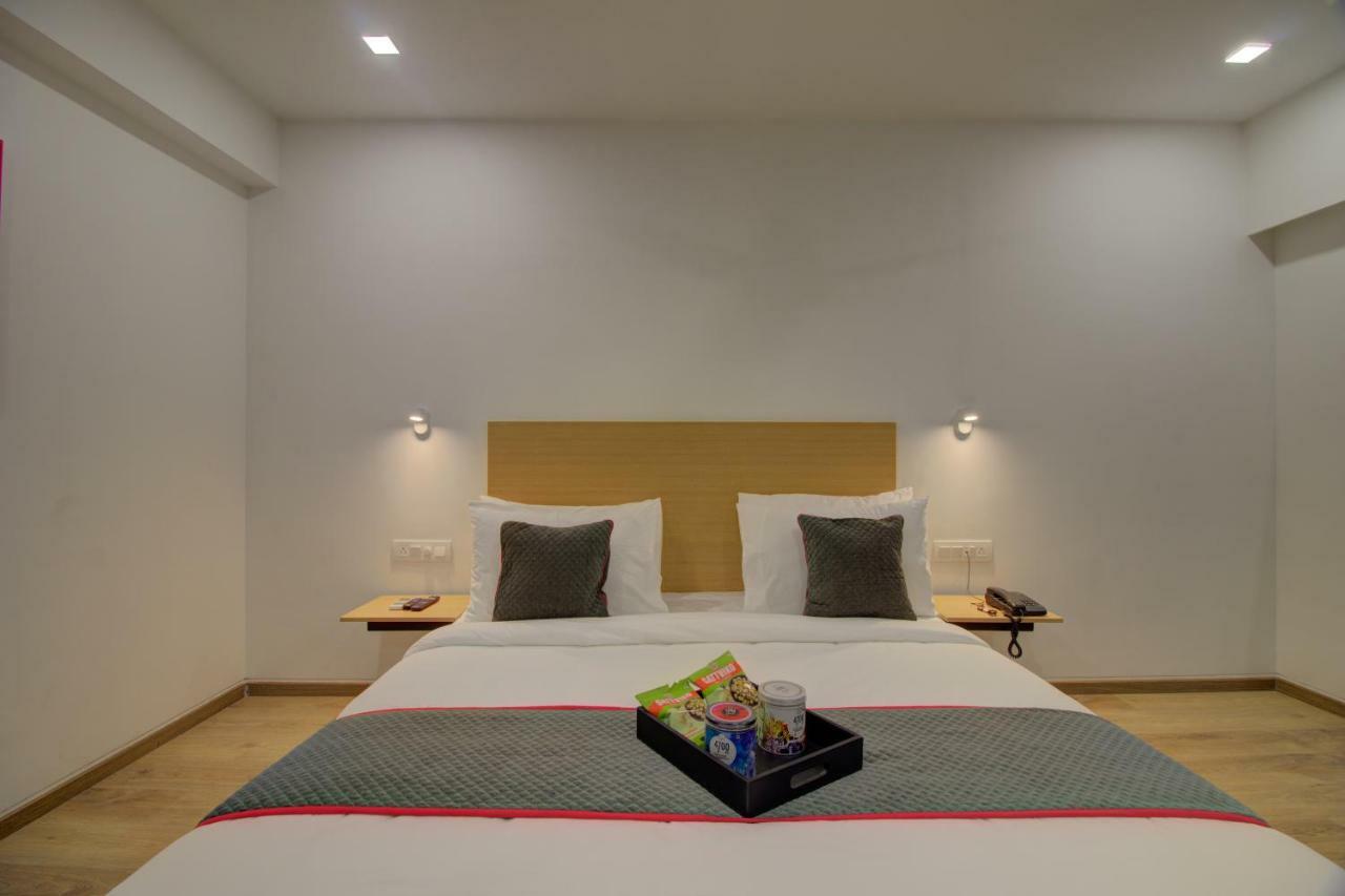 Townhouse Oak Kopar Khairane Navi Mumbai Formerly Ivy Hotel エクステリア 写真